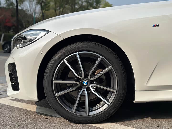 Фото 18 - BMW 3 Series