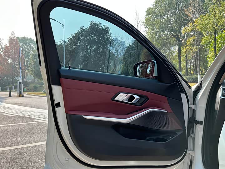 Фото 22 - BMW 3 Series