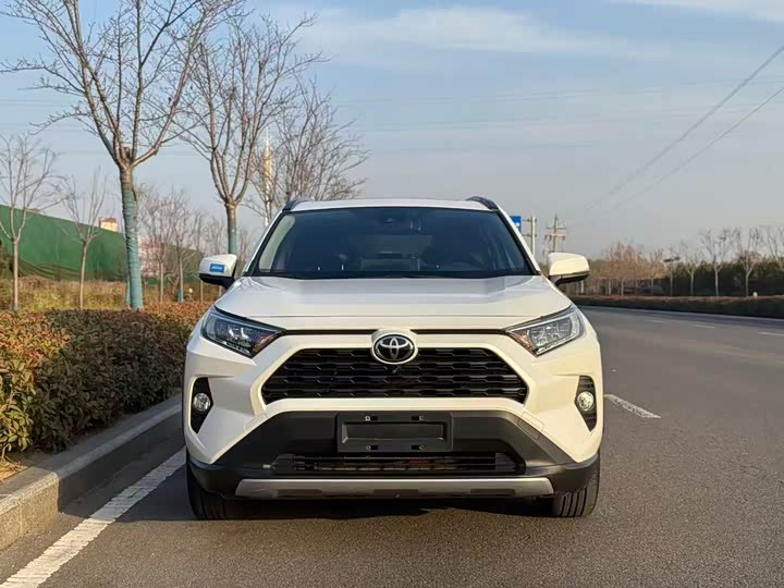 Фото 2 - Toyota RAV4