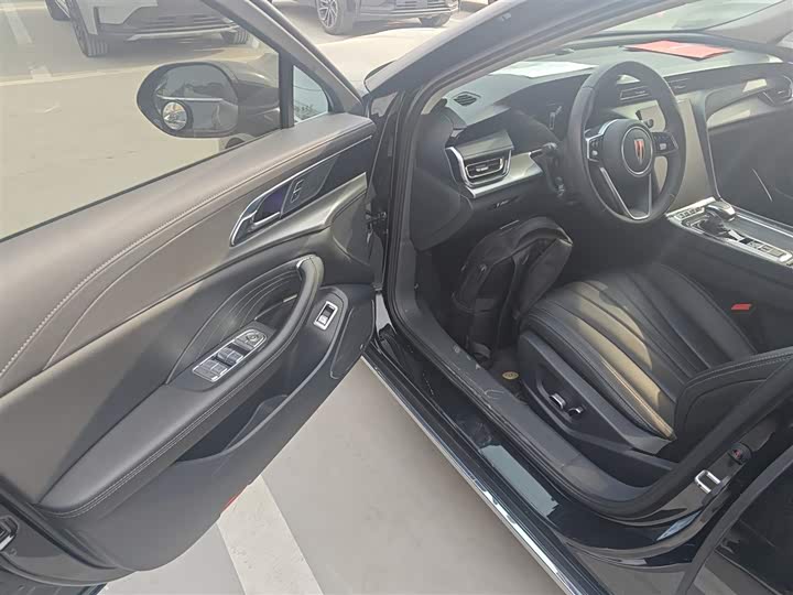 Фото 16 - Hongqi H5