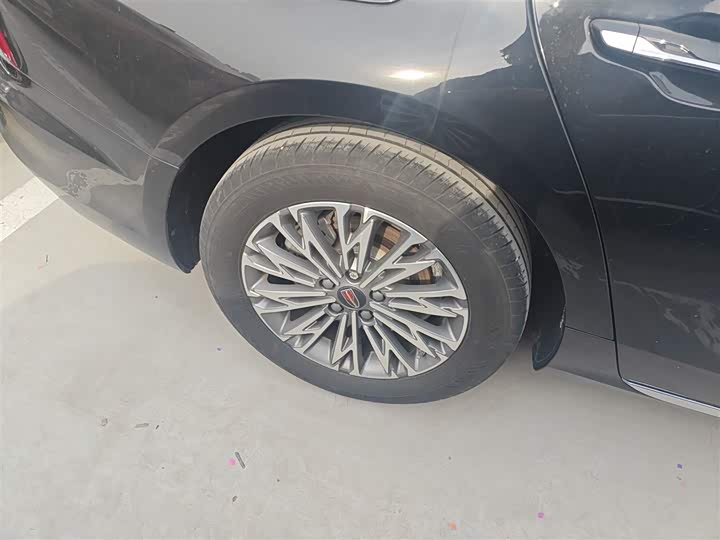 Фото 26 - Hongqi H5