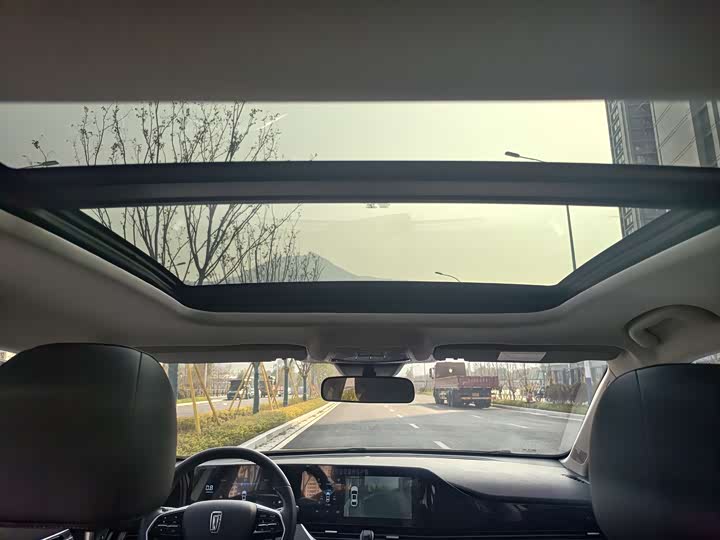 Фото 10 - Bestune B70