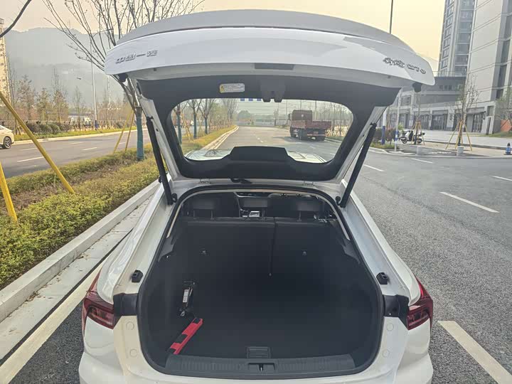 Фото 12 - Bestune B70