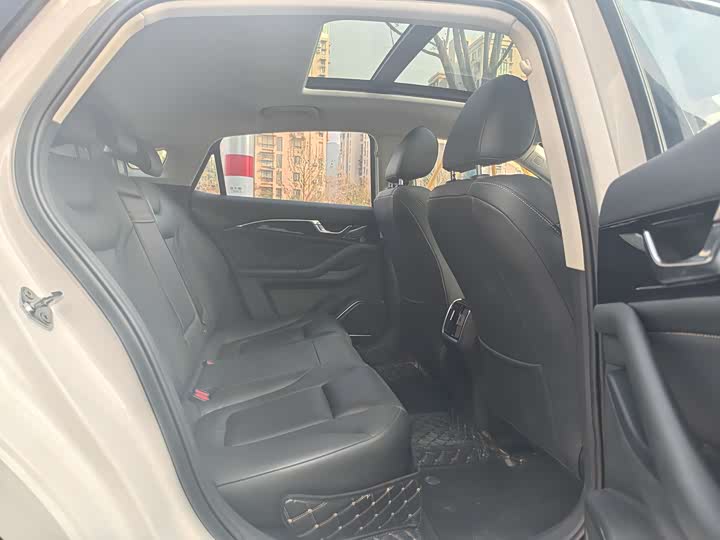 Фото 13 - Bestune B70