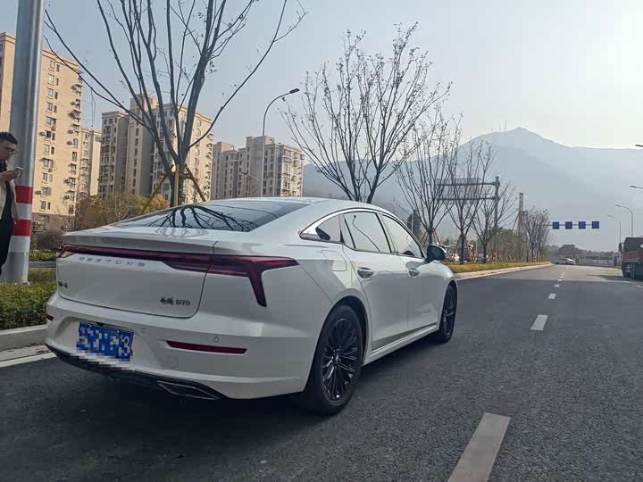 Фото 16 - Bestune B70