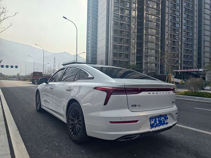 Фото 17 - Bestune B70