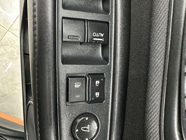 Фото 10 - Honda Vezel