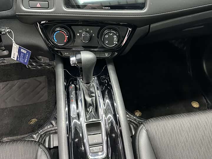 Фото 13 - Honda Vezel