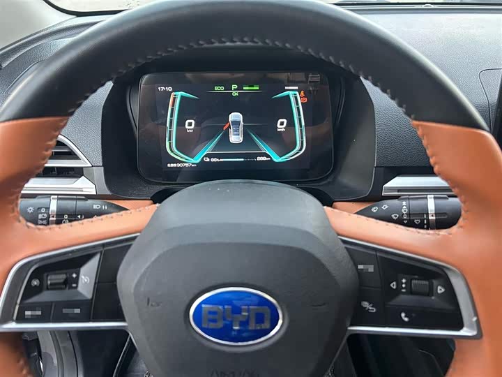 Фото 12 - BYD E2