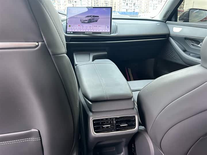 Фото 10 - Changan Deepal SL03