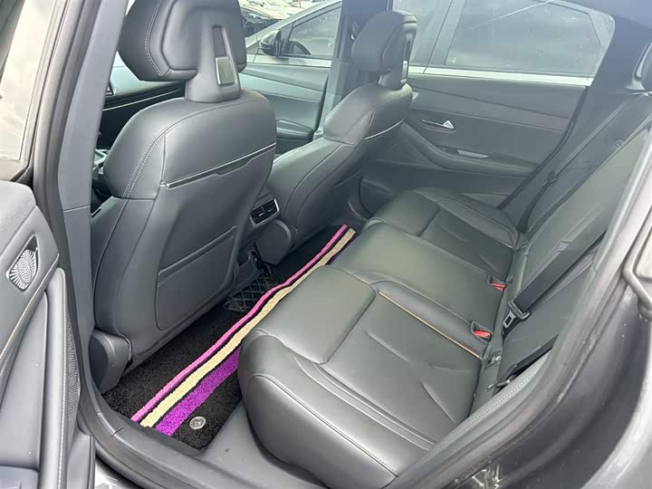 Фото 11 - Changan Deepal SL03