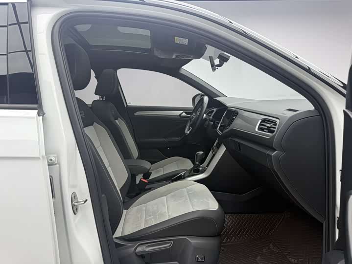 Фото 11 - Volkswagen T-Roc