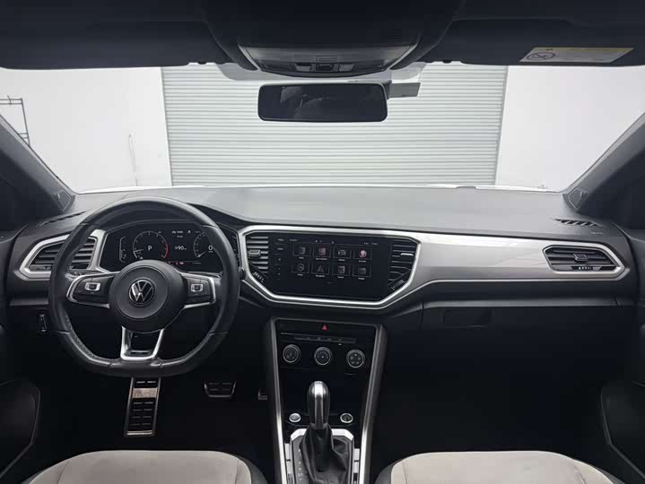 Фото 14 - Volkswagen T-Roc