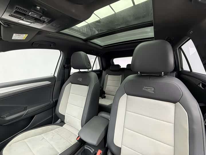 Фото 15 - Volkswagen T-Roc