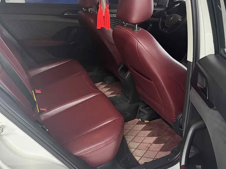 Фото 10 - Volkswagen Tharu