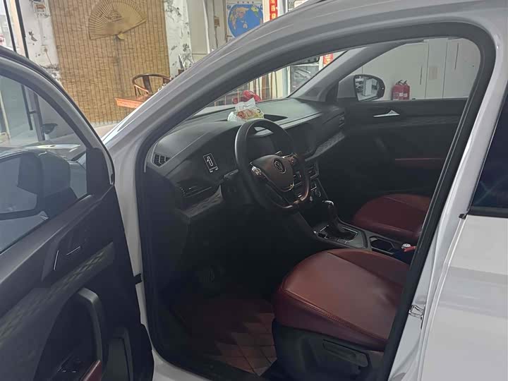 Фото 3 - Volkswagen Tharu