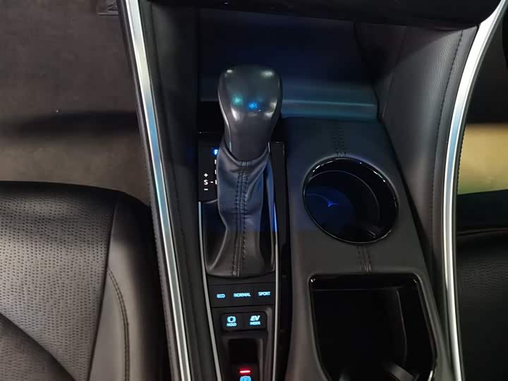 Фото 14 - Toyota Avalon