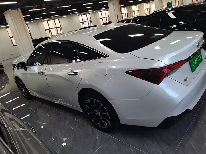 Фото 5 - Toyota Avalon