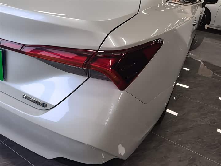 Фото 8 - Toyota Avalon