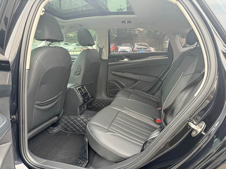 Фото 12 - Volkswagen Passat