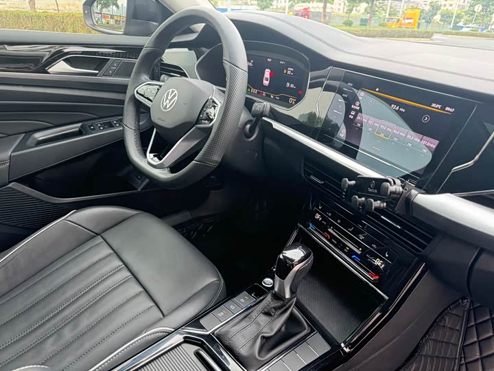 Фото 14 - Volkswagen Passat