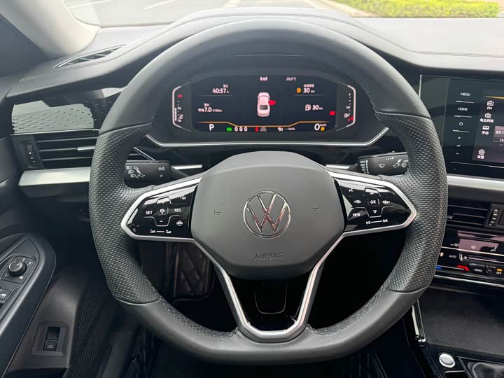 Фото 16 - Volkswagen Passat