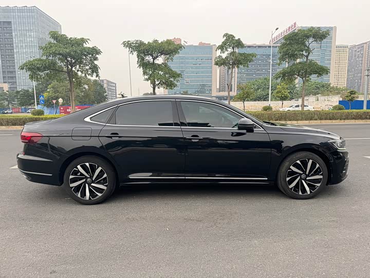 Фото 8 - Volkswagen Passat