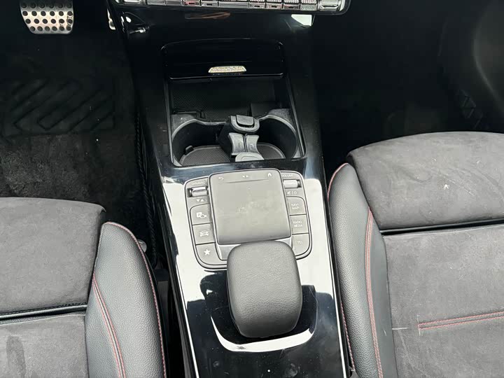 Фото 10 - Mercedes-Benz CLA-Class