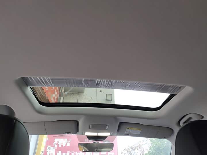 Фото 18 - Roewe i5