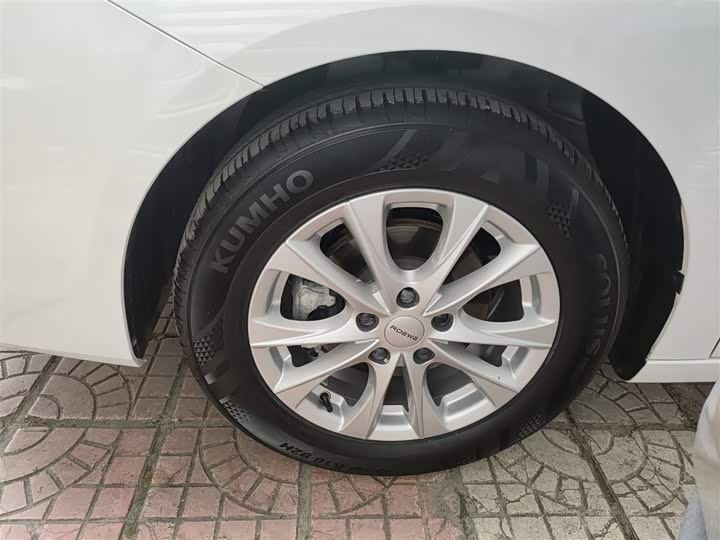 Фото 23 - Roewe i5