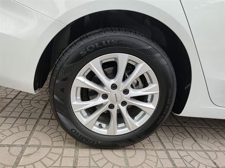 Фото 26 - Roewe i5