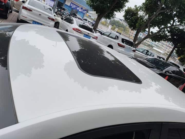 Фото 27 - Roewe i5