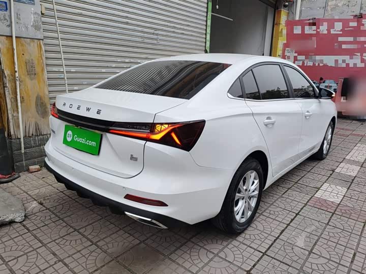 Фото 7 - Roewe i5