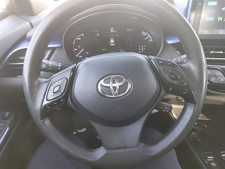 Фото 11 - Toyota C-HR EV