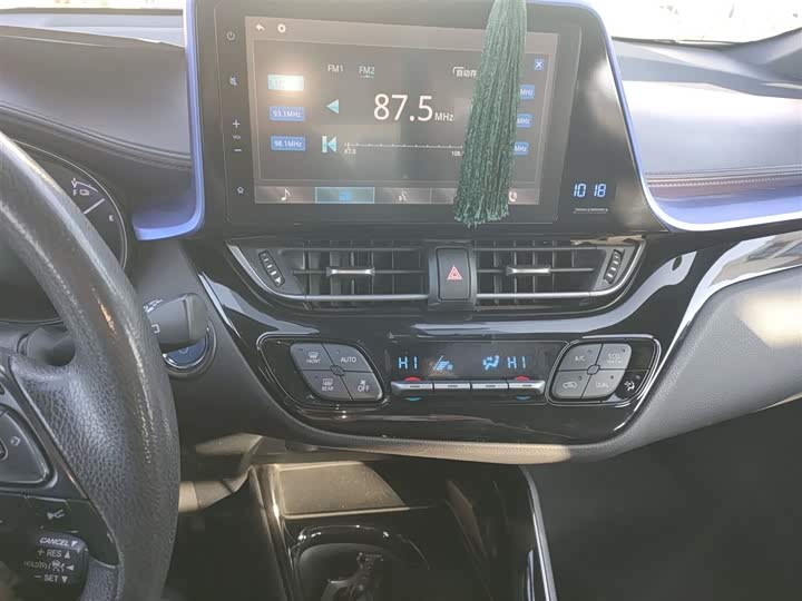 Фото 13 - Toyota C-HR EV