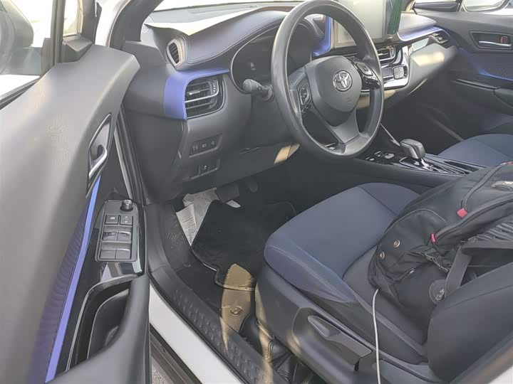 Фото 15 - Toyota C-HR EV