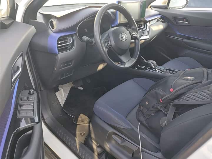 Фото 16 - Toyota C-HR EV