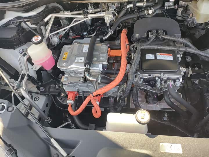 Фото 20 - Toyota C-HR EV