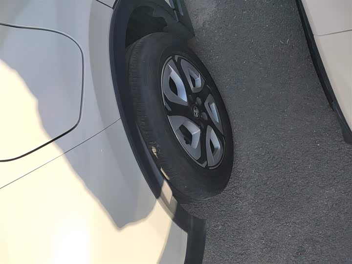 Фото 26 - Toyota C-HR EV