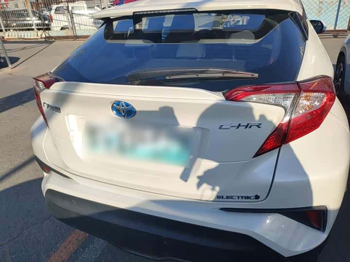 Фото 6 - Toyota C-HR EV