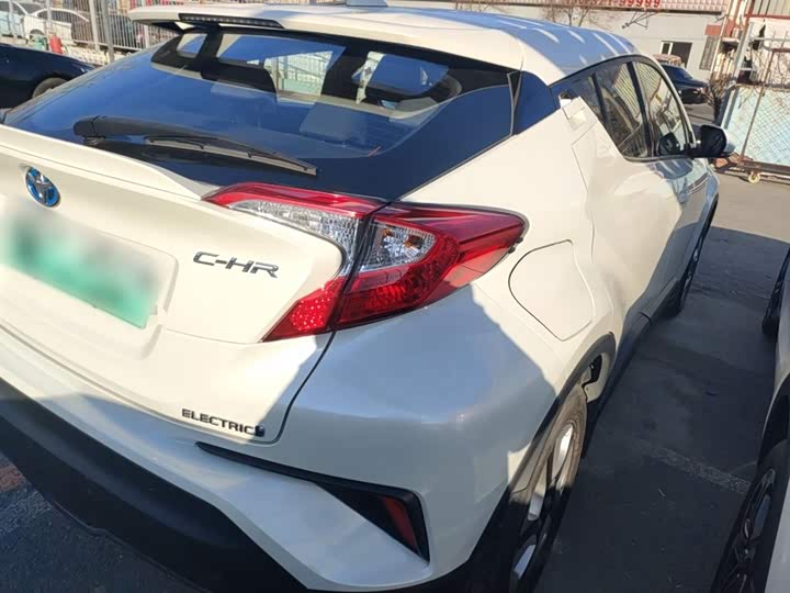Фото 7 - Toyota C-HR EV