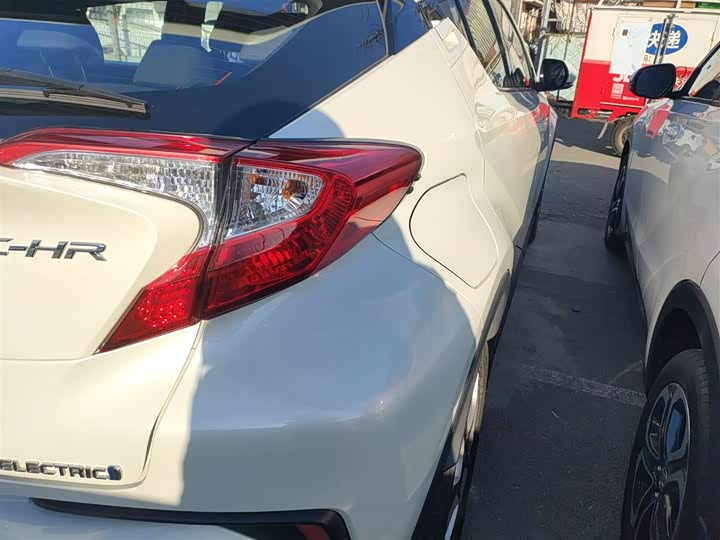 Фото 8 - Toyota C-HR EV