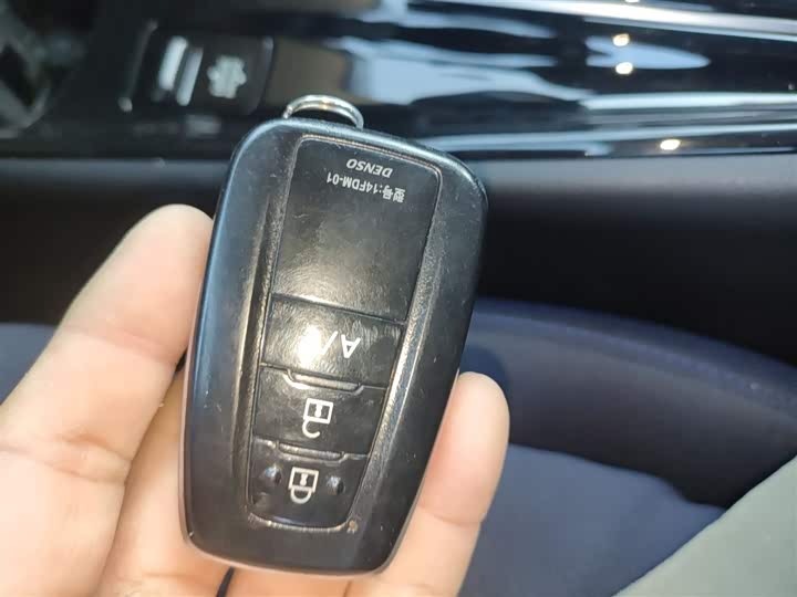 Фото 9 - Toyota C-HR EV