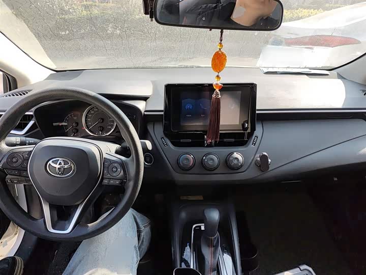 Фото 10 - Toyota Corolla