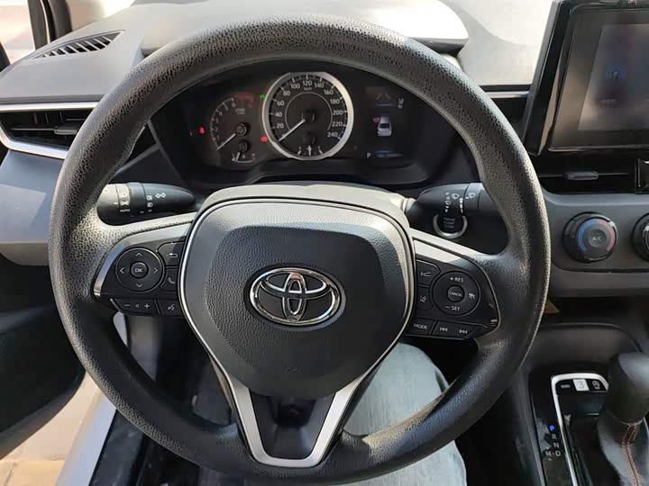 Фото 11 - Toyota Corolla