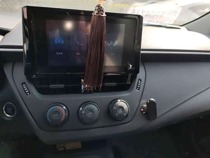 Фото 13 - Toyota Corolla