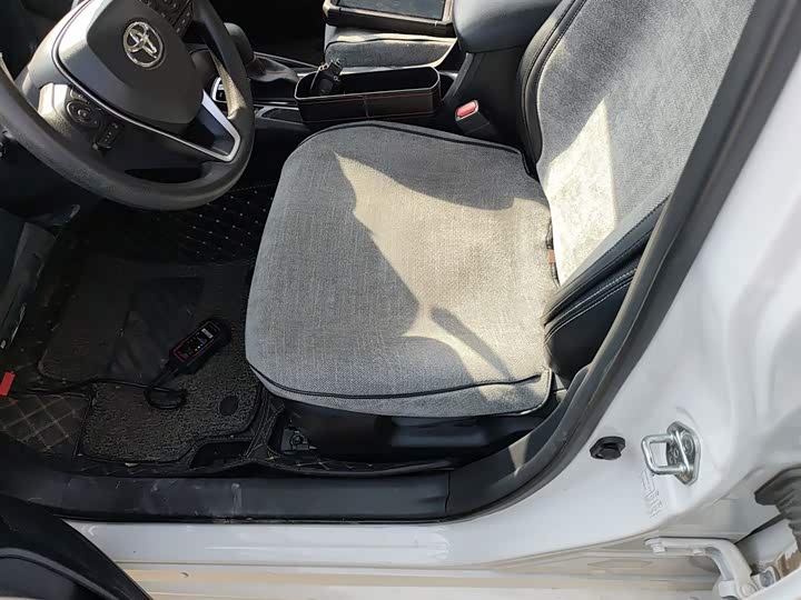 Фото 15 - Toyota Corolla