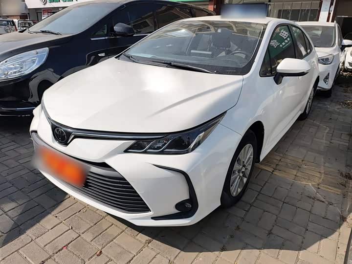 Фото 2 - Toyota Corolla