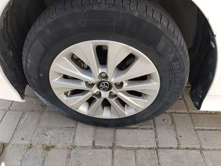 Фото 23 - Toyota Corolla