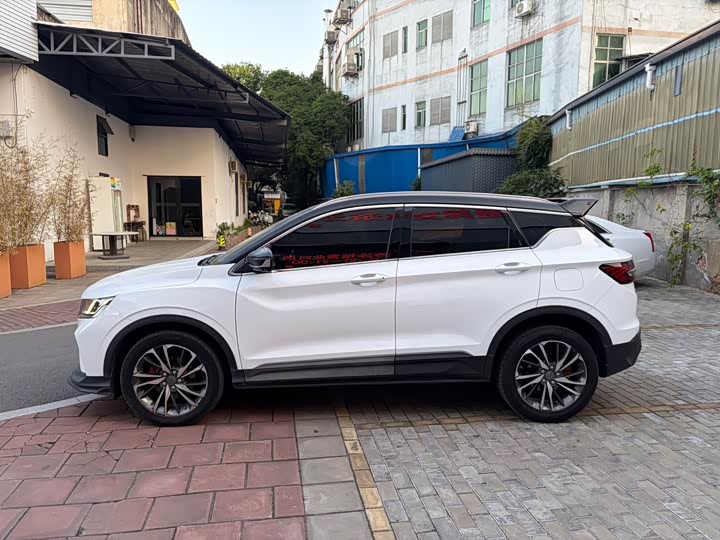 Фото 4 - Geely Coolray